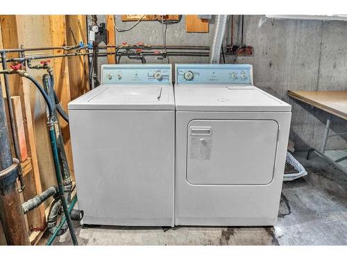 2135 54 Avenue Sw, Calgary, AB - Indoor Photo Showing Laundry Room