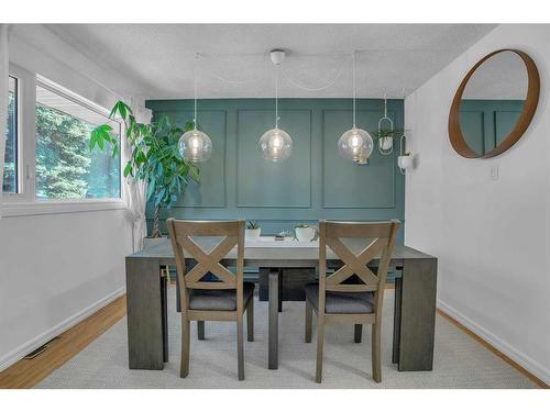 2135 54 Avenue Sw, Calgary, AB - Indoor Photo Showing Dining Room