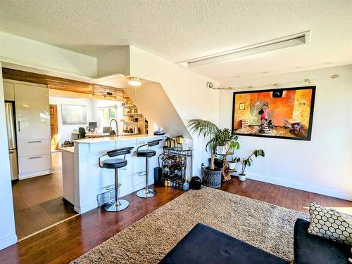 1021 Maggie Street Se, Calgary, AB - Indoor