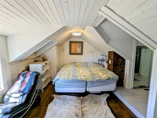 1021 Maggie Street Se, Calgary, AB - Indoor Photo Showing Bedroom