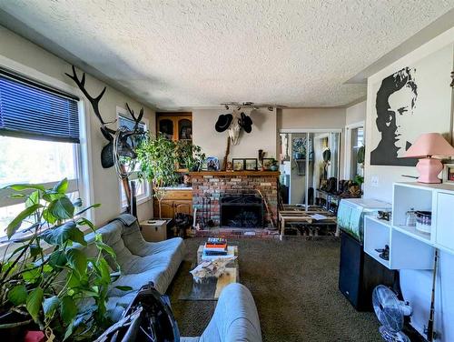 1021 Maggie Street Se, Calgary, AB - Indoor With Fireplace