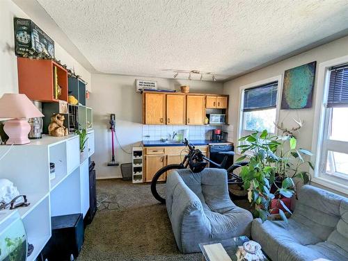 1021 Maggie Street Se, Calgary, AB - Indoor