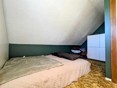 1021 Maggie Street Se, Calgary, AB - Indoor Photo Showing Bedroom