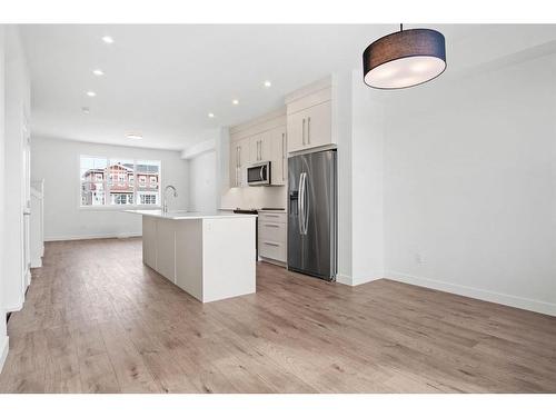 305 Dawson Way, Chestermere, AB - Indoor Photo Showing Kitchen