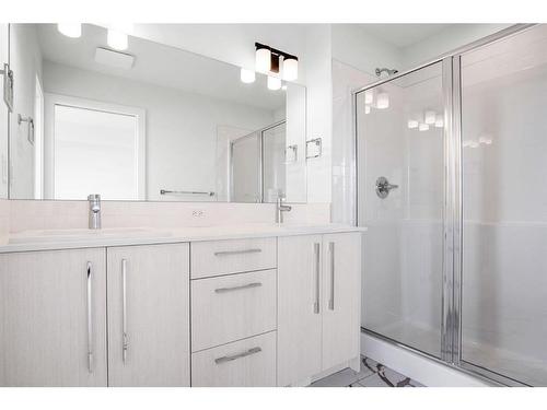 305 Dawson Way, Chestermere, AB - Indoor Photo Showing Bathroom