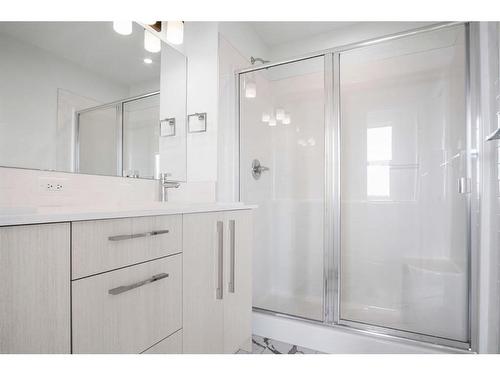 305 Dawson Way, Chestermere, AB - Indoor Photo Showing Bathroom