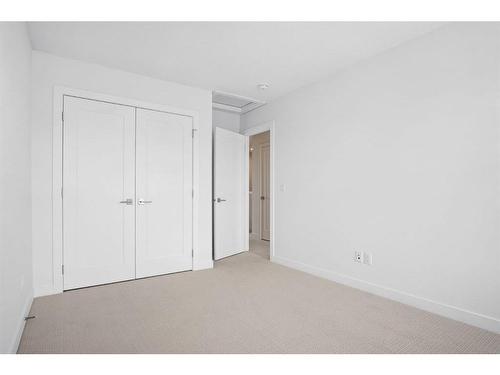 305 Dawson Way, Chestermere, AB - Indoor Photo Showing Other Room