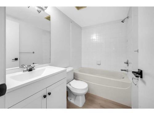 335-1717 60 Street Se, Calgary, AB - Indoor Photo Showing Bathroom