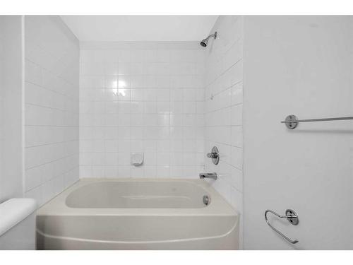 335-1717 60 Street Se, Calgary, AB - Indoor Photo Showing Bathroom