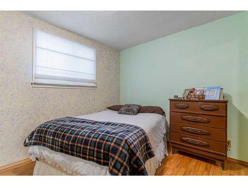 1211 Bantry Street Ne, Calgary, AB - Indoor Photo Showing Bedroom