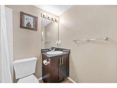 4201-1317 27 Street Se, Calgary, AB - Indoor Photo Showing Bathroom