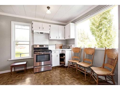 220 3 Avenue Se, High River, AB - Indoor Photo Showing Kitchen