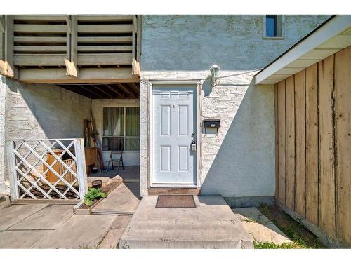 202-1119 78 Avenue Nw, Calgary, AB - Outdoor