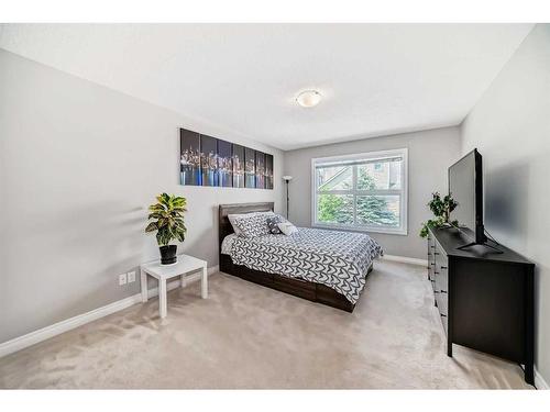 7 Cedarwood Lane Sw, Calgary, AB - Indoor Photo Showing Bedroom