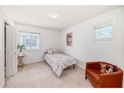 7 Cedarwood Lane Sw, Calgary, AB - Indoor Photo Showing Bedroom