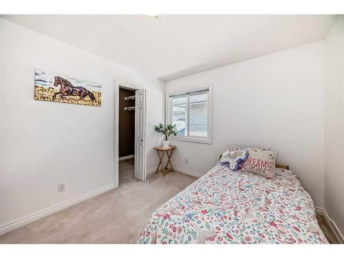 7 Cedarwood Lane Sw, Calgary, AB - Indoor Photo Showing Bedroom