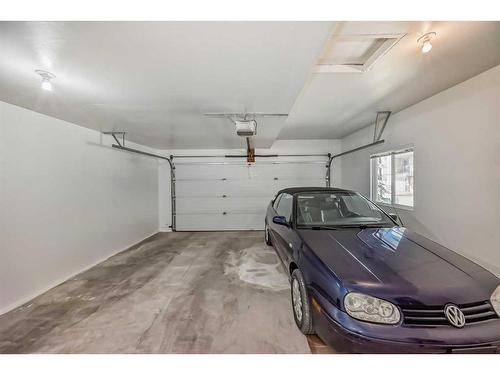 7 Cedarwood Lane Sw, Calgary, AB - Indoor Photo Showing Garage