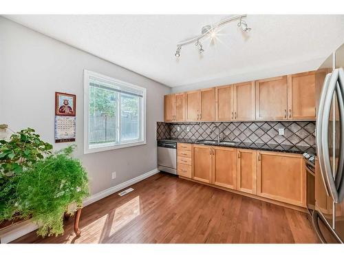 7 Cedarwood Lane Sw, Calgary, AB - Indoor Photo Showing Kitchen