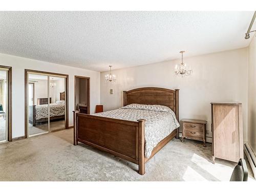 17200 Centre Street Ne, Calgary, AB - Indoor Photo Showing Bedroom