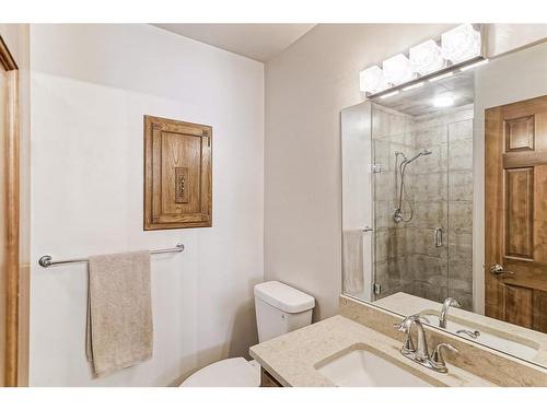 17200 Centre Street Ne, Calgary, AB - Indoor Photo Showing Bathroom