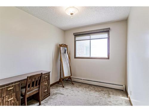 17200 Centre Street Ne, Calgary, AB - Indoor Photo Showing Other Room