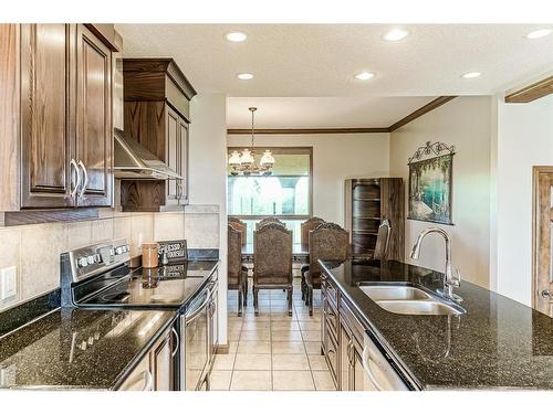 17200 Centre Street Ne, Calgary, AB - Indoor Photo Showing Kitchen With Double Sink With Upgraded Kitchen