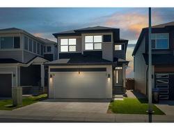 317 Corner Meadows Way NE Calgary, AB T3N 1Y5