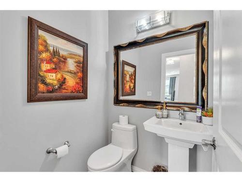 208 Panton Road Nw, Calgary, AB - Indoor Photo Showing Bathroom