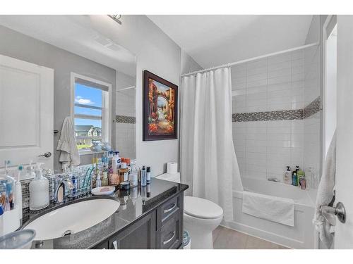 208 Panton Road Nw, Calgary, AB - Indoor Photo Showing Bathroom