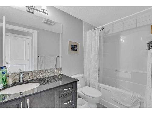 208 Panton Road Nw, Calgary, AB - Indoor Photo Showing Bathroom