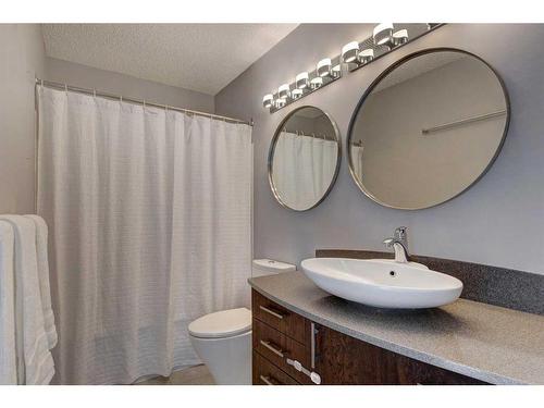 168 Riverbrook Road Se, Calgary, AB - Indoor Photo Showing Bathroom