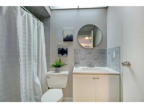 168 Riverbrook Road Se, Calgary, AB - Indoor Photo Showing Bathroom