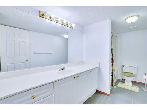 21 Panorama Hills Way Nw, Calgary, AB - Indoor Photo Showing Bathroom