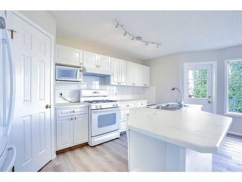 21 Panorama Hills Way Nw, Calgary, AB - Indoor Photo Showing Kitchen