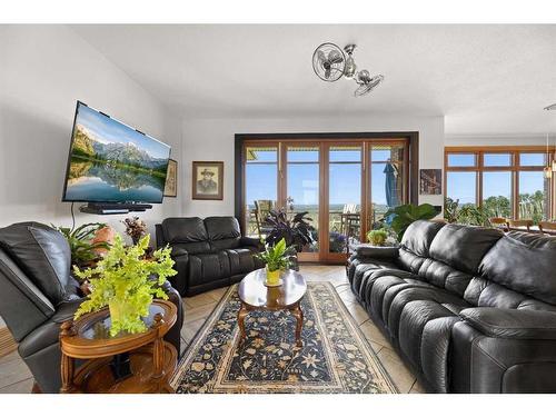 6029 Twp Road 332, Rural Mountain View County, AB - Indoor Photo Showing Living Room