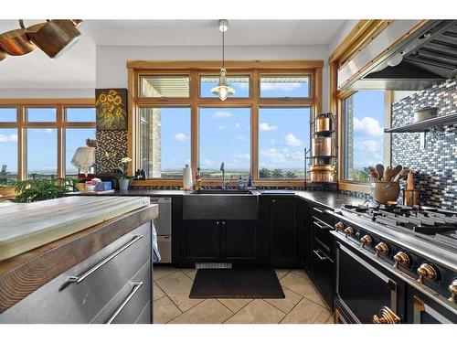 6029 Twp Road 332, Rural Mountain View County, AB - Indoor Photo Showing Kitchen