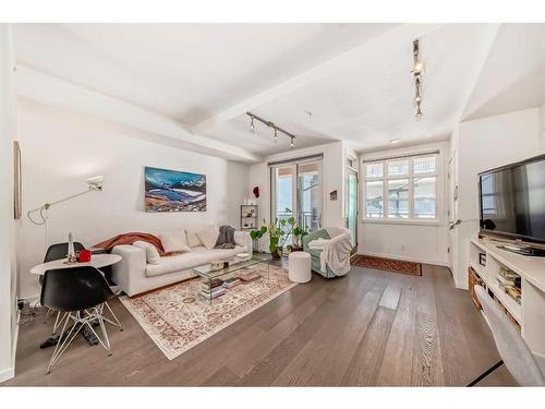 307-1719 9A Street Sw, Calgary, AB - Indoor Photo Showing Living Room