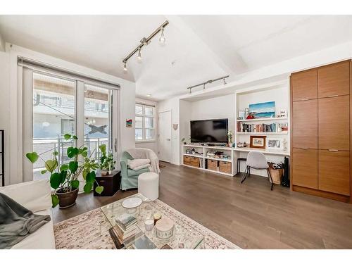 307-1719 9A Street Sw, Calgary, AB - Indoor Photo Showing Living Room