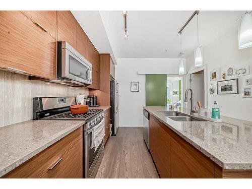 307-1719 9A Street Sw, Calgary, AB - Indoor Photo Showing Kitchen With Double Sink