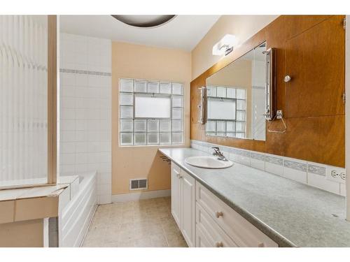 2207 Victoria Crescent Nw, Calgary, AB - Indoor Photo Showing Bathroom