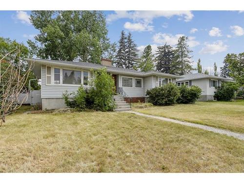 2207 Victoria Crescent Nw, Calgary, AB - Outdoor With Facade