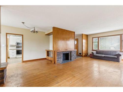 2207 Victoria Crescent Nw, Calgary, AB - Indoor Photo Showing Living Room With Fireplace