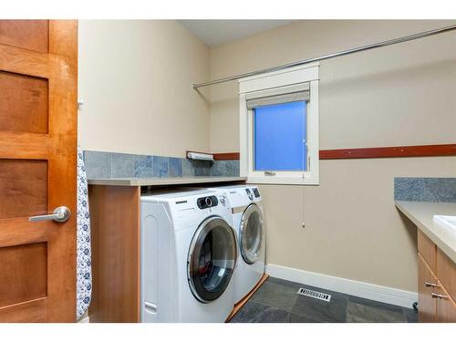 30 Discovery Ridge Manor Sw, Calgary, AB - Indoor Photo Showing Laundry Room