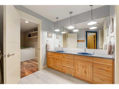 30 Discovery Ridge Manor Sw, Calgary, AB - Indoor Photo Showing Kitchen