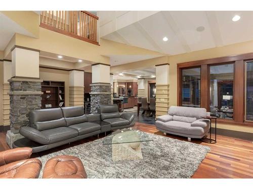 30 Discovery Ridge Manor Sw, Calgary, AB - Indoor Photo Showing Living Room