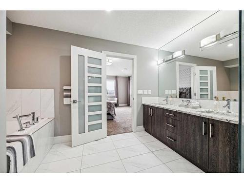 33 Evansview Court Nw, Calgary, AB - Indoor Photo Showing Bathroom