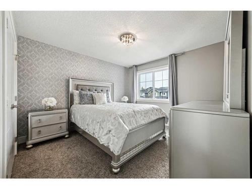 33 Evansview Court Nw, Calgary, AB - Indoor Photo Showing Bedroom