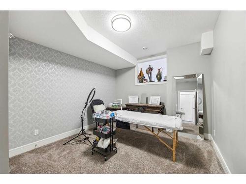 33 Evansview Court Nw, Calgary, AB - Indoor