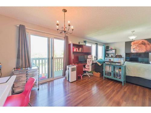 59 Beacham Rise Nw, Calgary, AB - Indoor Photo Showing Bedroom