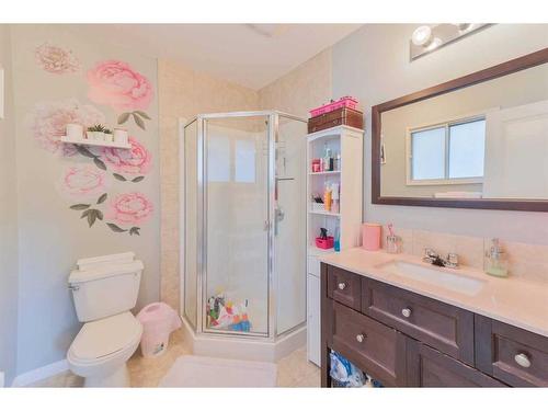 59 Beacham Rise Nw, Calgary, AB - Indoor Photo Showing Bathroom